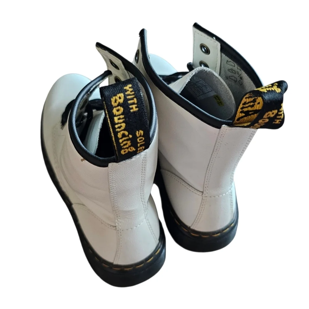 Dr. Martens Zavala White Leather 8 Eyelet Lace Up Combat Boots Womens Size 7 - Picture 3 of 7